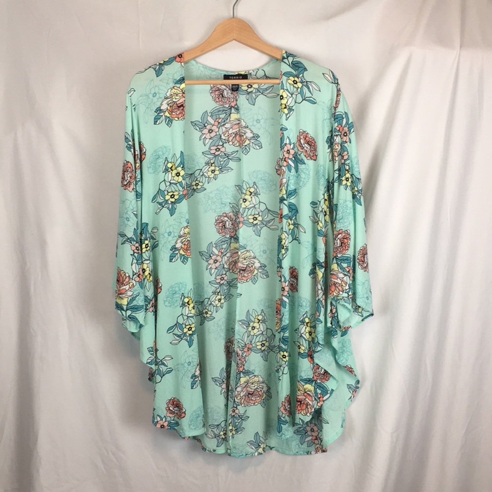 Torrid Crepe Floral Mint Shirttail Kimono Size 0/00 3/4 Sleeve Open Front Top